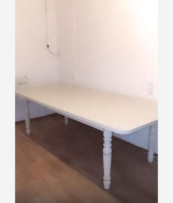 Стол залга улкен.