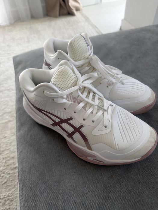 Кроссовки женские