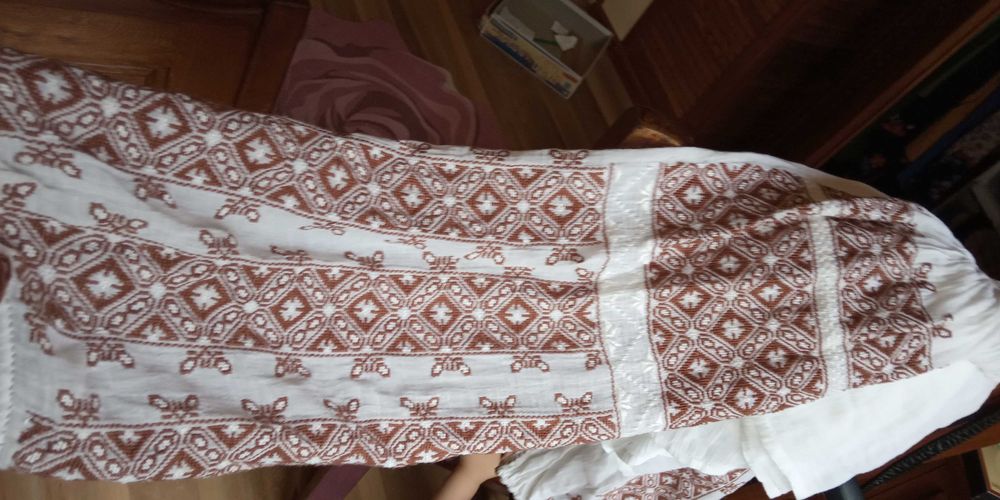 Ie tradițională lucrata manual