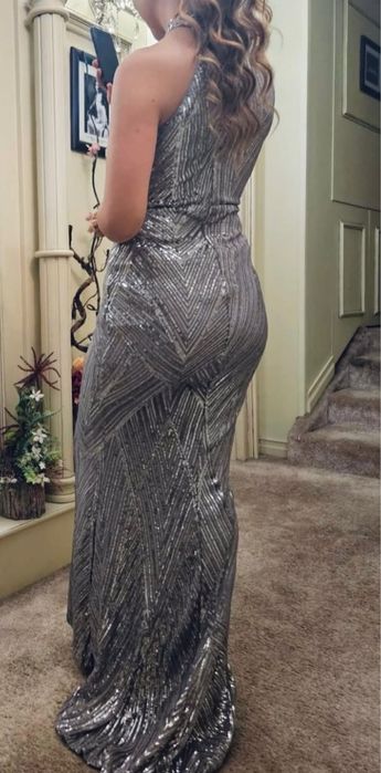 Сребриста официална рокля с пайети