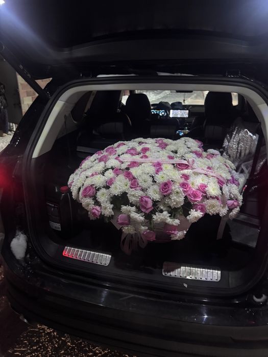 Цветы в корзине большой