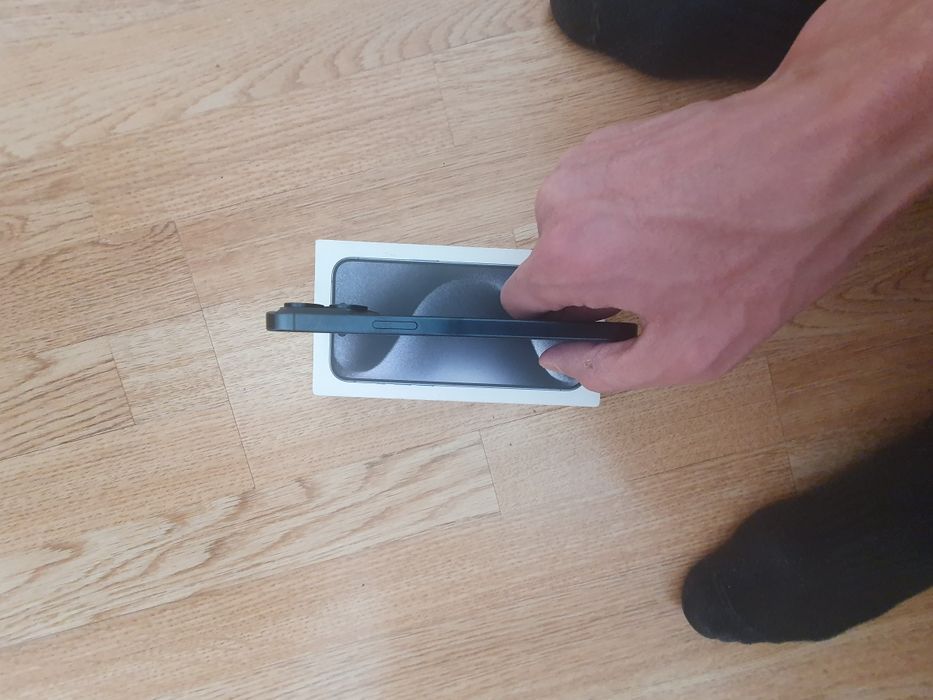 Продам iPhone 15 pro max 256gb все вопросы  ватцап