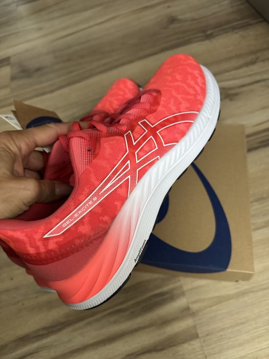 Оригинални нови маратонки ASICS GEL-EXCITE 8 TWIST! 43 н