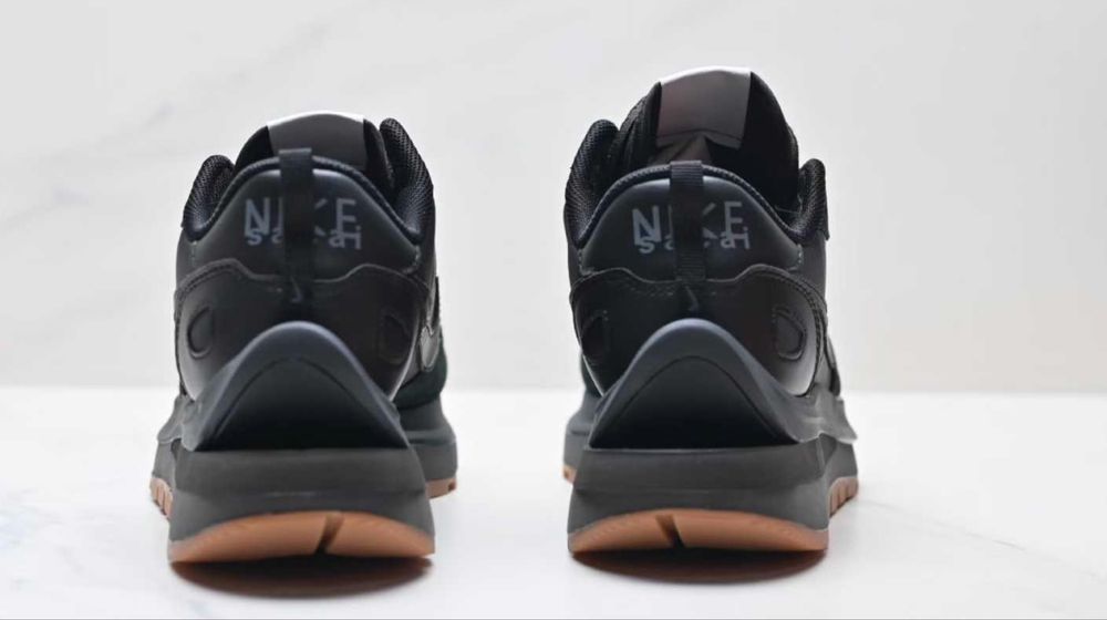 Нови дамски маратонки Nike x Sacai VaporWaffle Black Gum