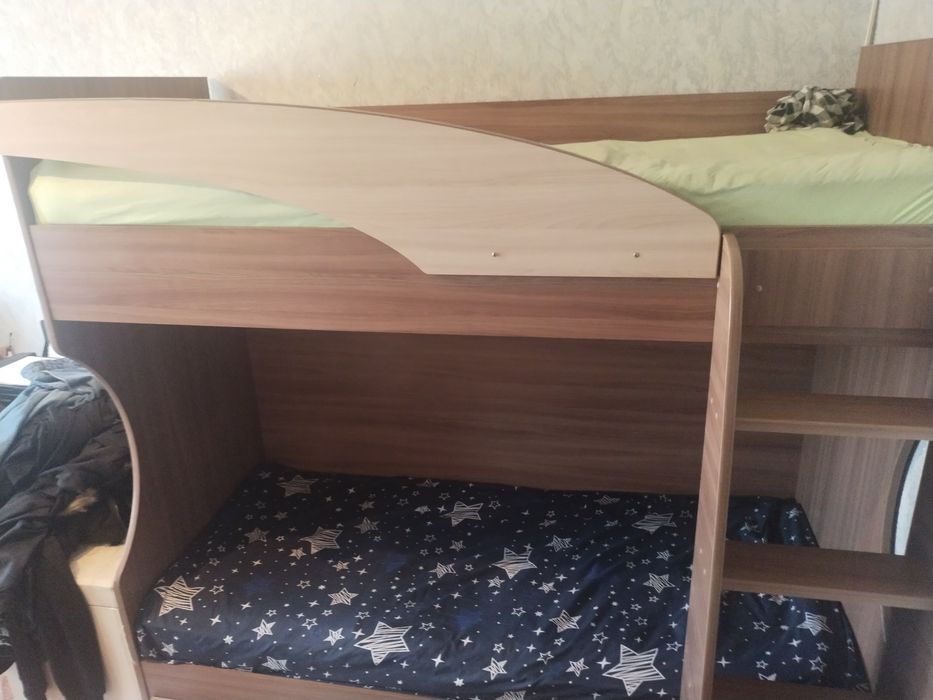 Двухъярусная кровать