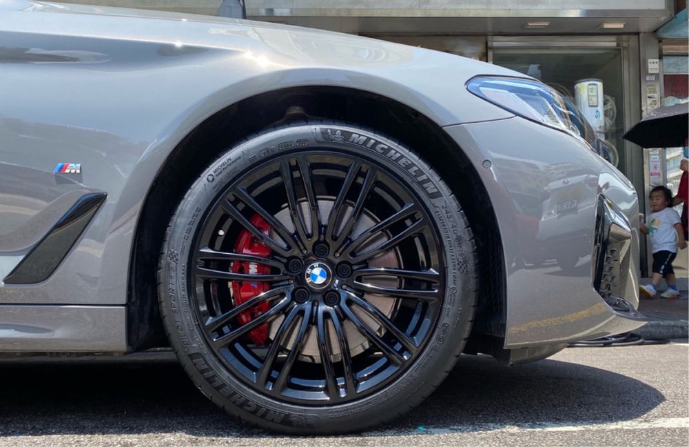 Jante 19 ORIGINALE BMW Seria 5 G30 G31 2 latimi Pirelli Vara 2025 275/35/19 245/40/19 M Paket Style 664 M