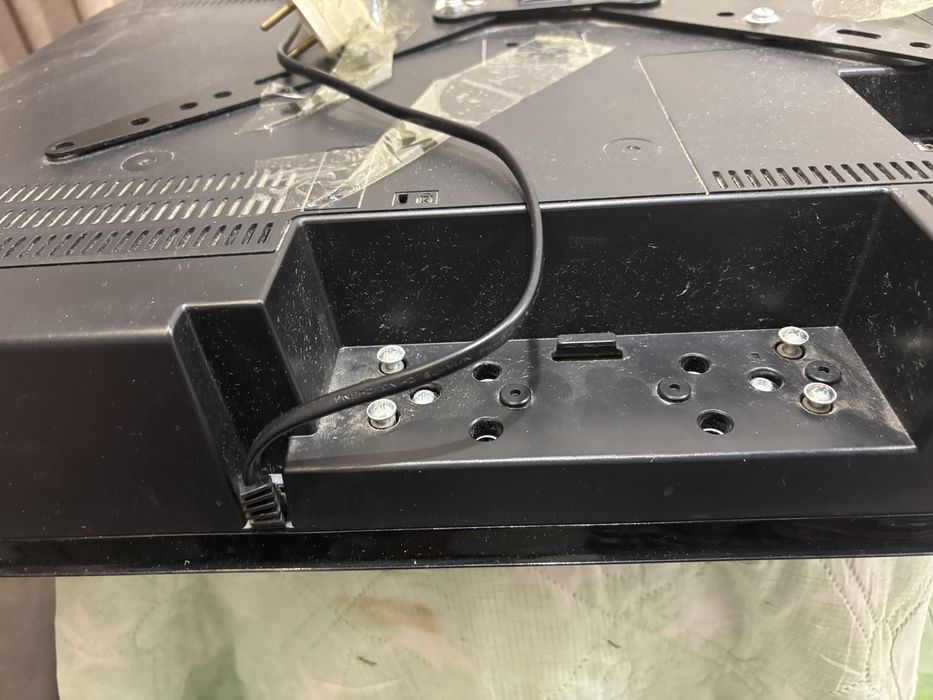 Продам телевизор диаганаль 100 работет .