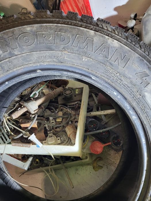 Продам шины R16 215/65 зимние