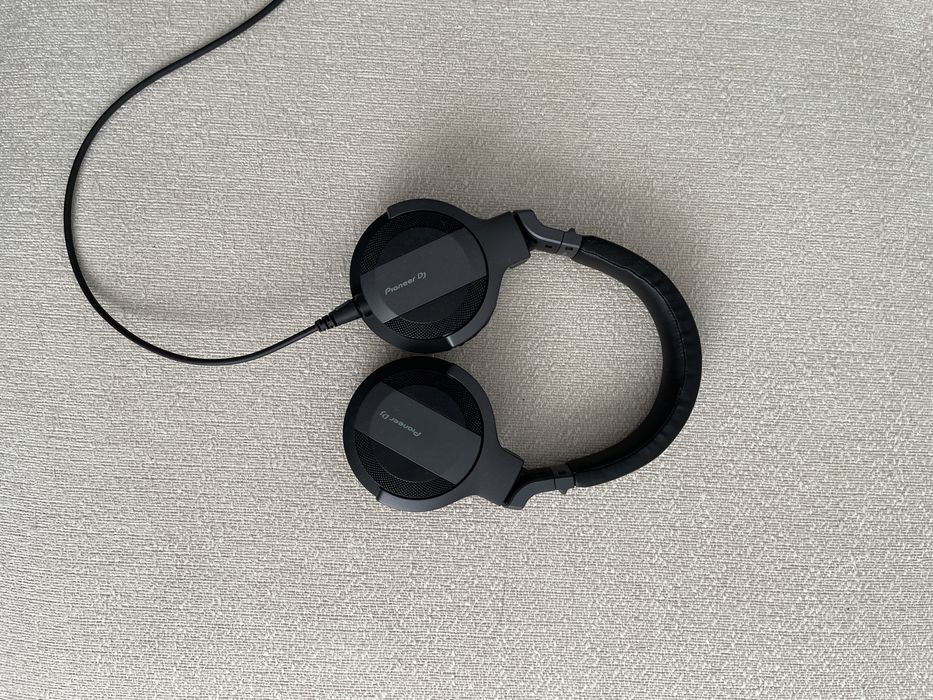 DJ контроллер Pioneer DDJ-FLX4 + наушники Pioneer HDJ-CUE1 в подарок