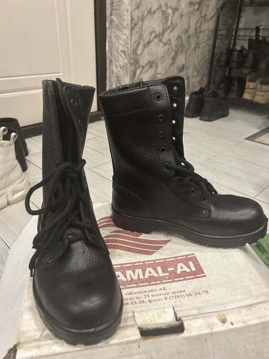 Продам берцы новые 2 пары 39 размер