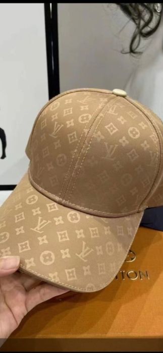 Șapcă Louis Vuitton, model 2026, 7 modele, preț fix