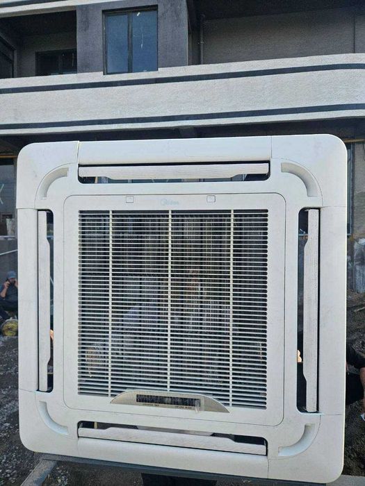 Продаёся срочно кассетный кондиционер Midea 48000 б\у