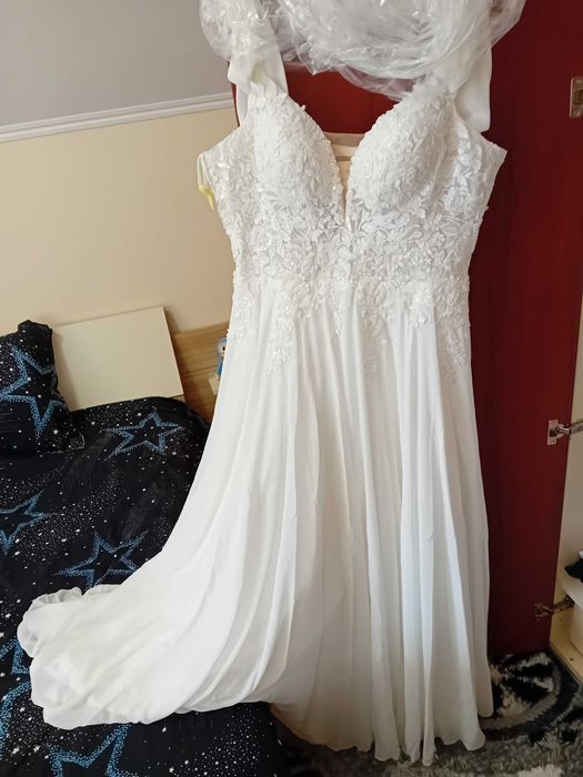 Булченска рокля, като нова + воал + къса парти бяла рокля.