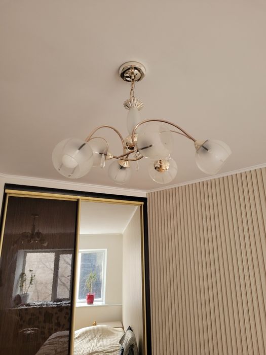 Люстра шести рожковая