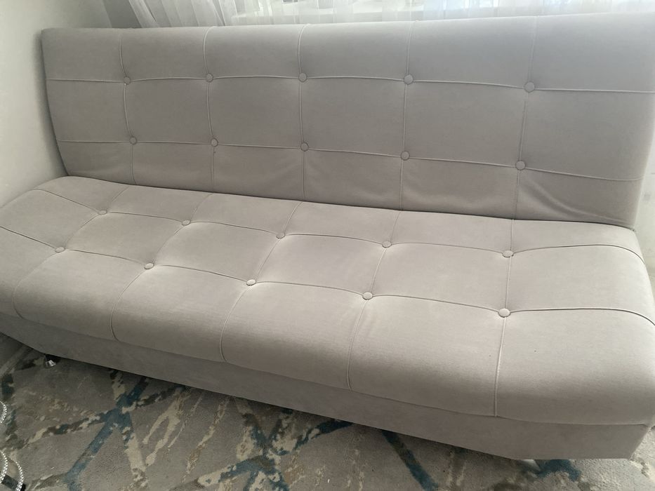 Диван в отличном состоянии , серый