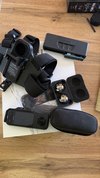 De vanzare camera Insta 360 X5 ESSENTIAL BUNDLE