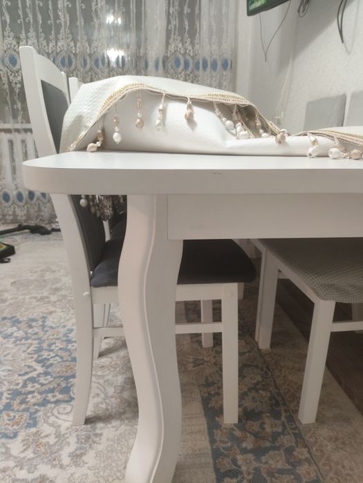 Стол со стульями