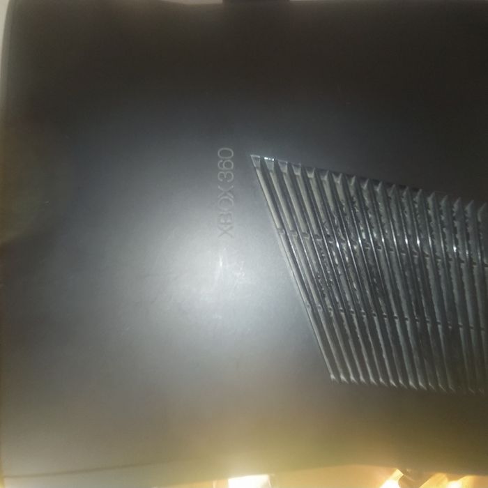 Срочно продам Xbox 360 (LT 3.0)

Отличная при