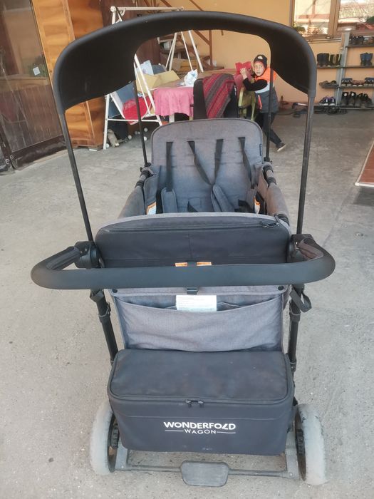 Vând cărucior ptr 4 copii