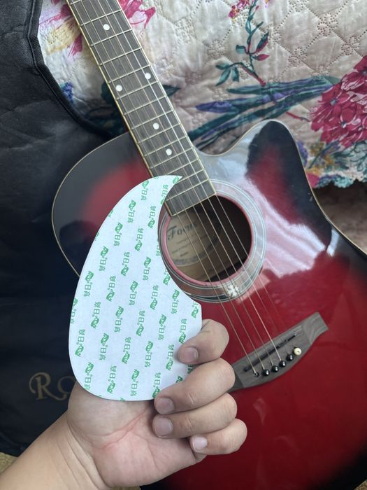 Продам гитару в отличном состоянии