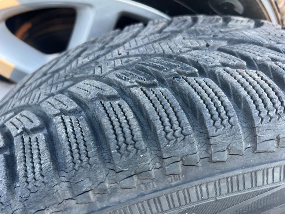 Гуми  с джанти +тасове   195/65/15
