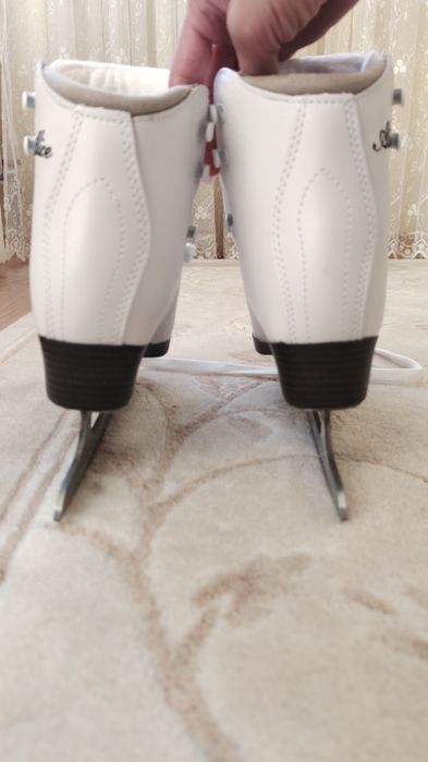 Коньки фигурные новые