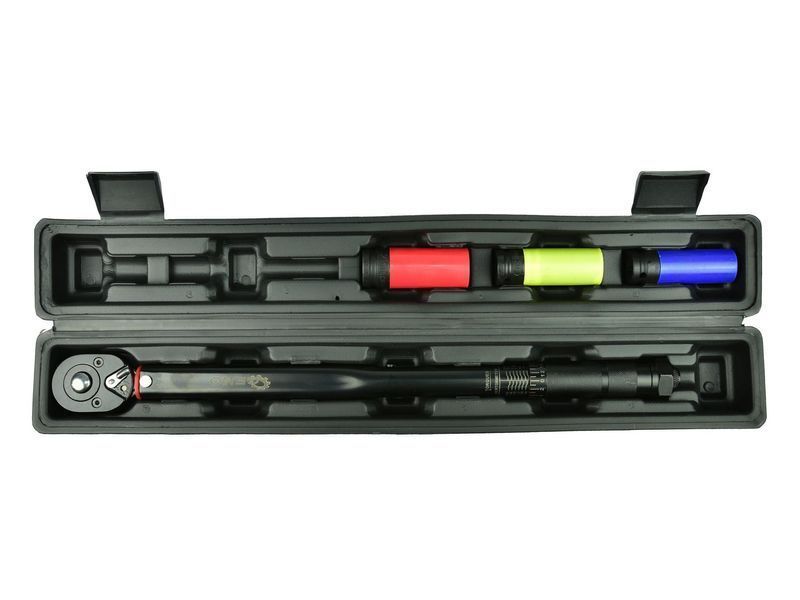 Динамометричен ключ 1/2 28-210nm с тръбен комплект със защита за алуми