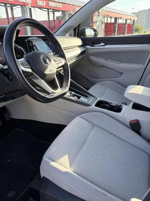 Vokswagen Golf  8 automat 1.0 eTSI mild hybrid