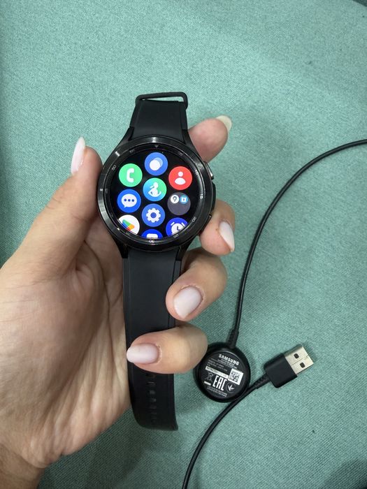 Смарт часы Samsung модель EP-OR825