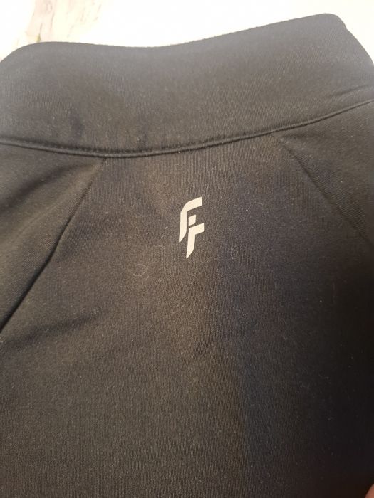 ПРОДАМ Спортивный рашгард Defacto