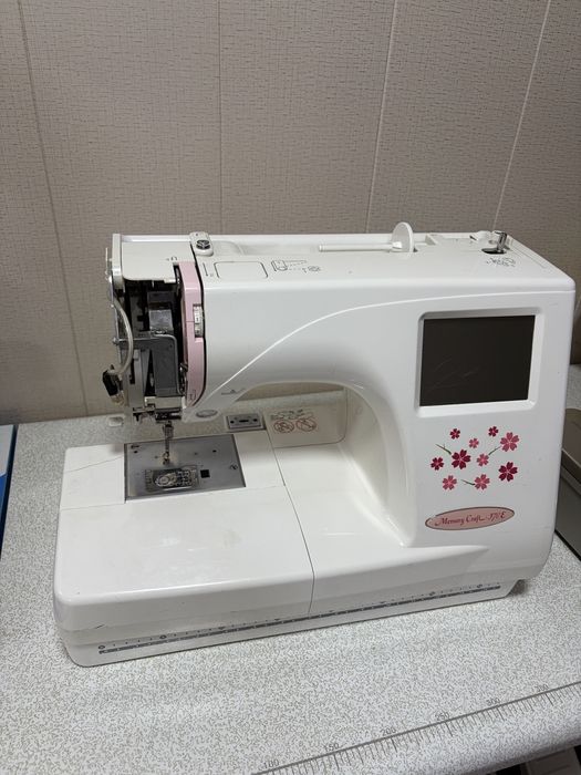 Janome 370e professional mashina ideal holatda sotiladi