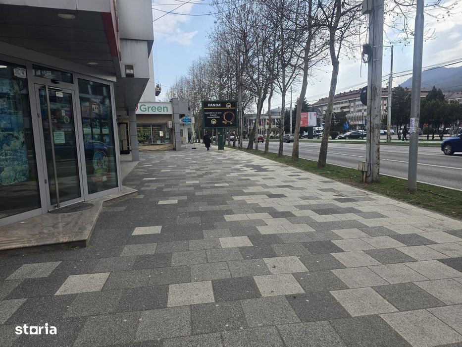 Spațiu comercial Piața Petrodava!