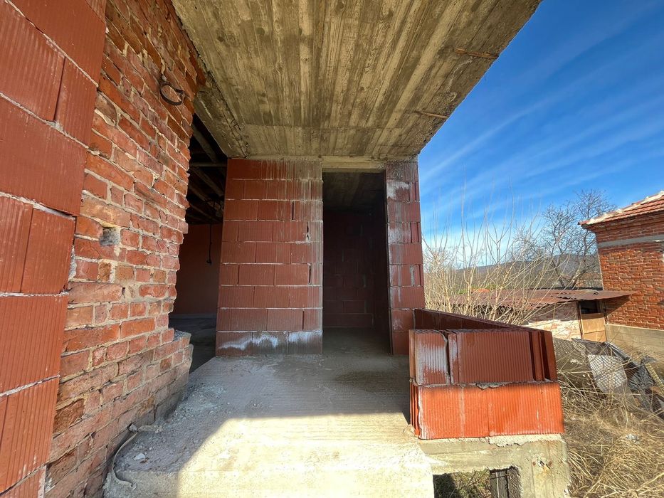 Продавам къща в с. Лозарево – 379 м2