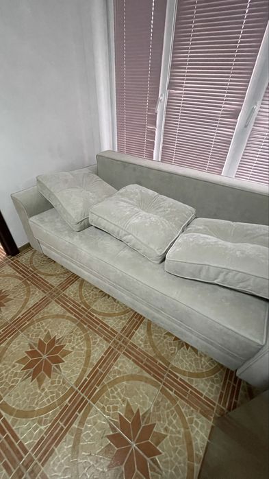 Продаю почти новый диван