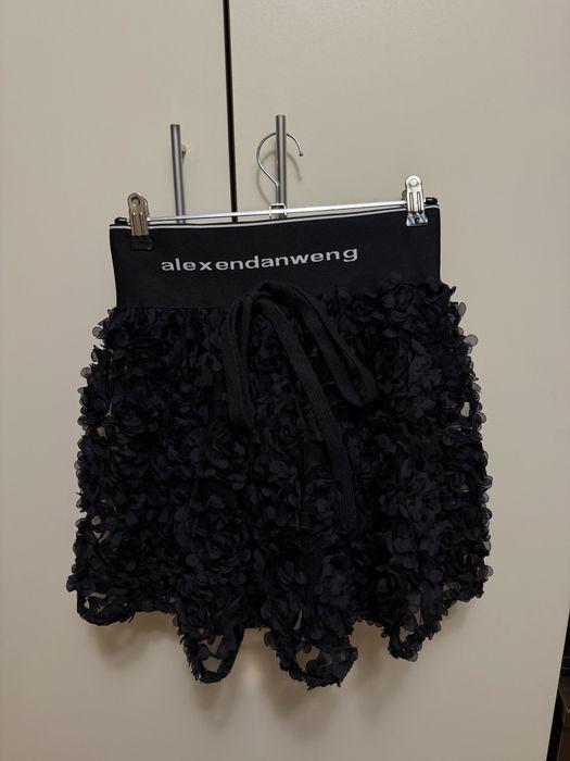 Елегантна поличка