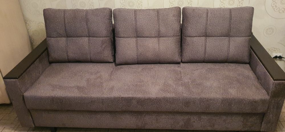 Диван и стенка с двумя шкафами
