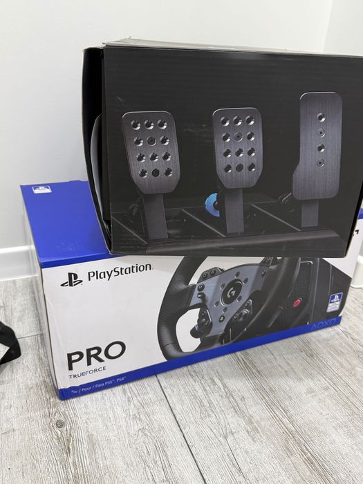 Logitech PRO Racing Wheel + PRO Racing Pedals DD11
