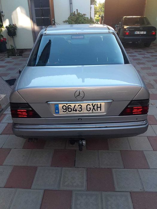 MERCEDES-BENZ E-Class 1991 — imagine 5