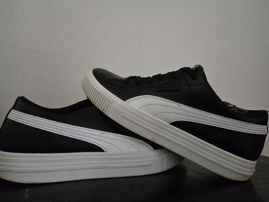 Vând Papuci Puma nr.43-negru