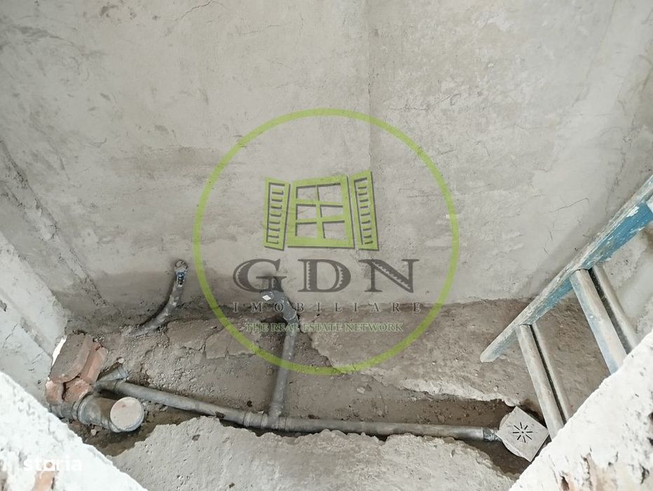 Casa cu o camera si curte individuala