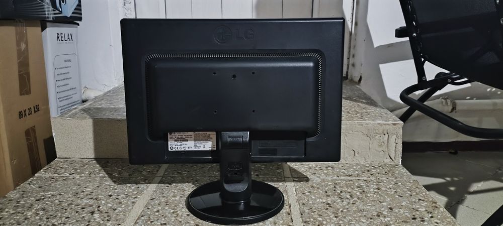 Монитор LG в идеальном состоянии