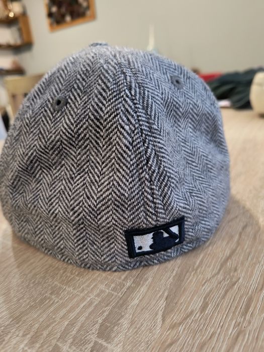 Лот шапки New Era и Vans Flexfit