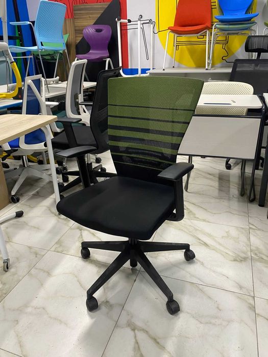 Продам офисные кресла разные