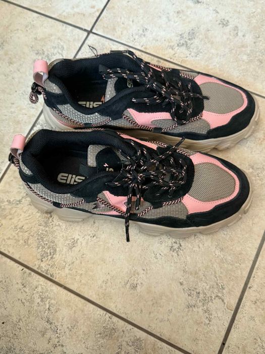 Обувки ,чехли,маратонки,сандали