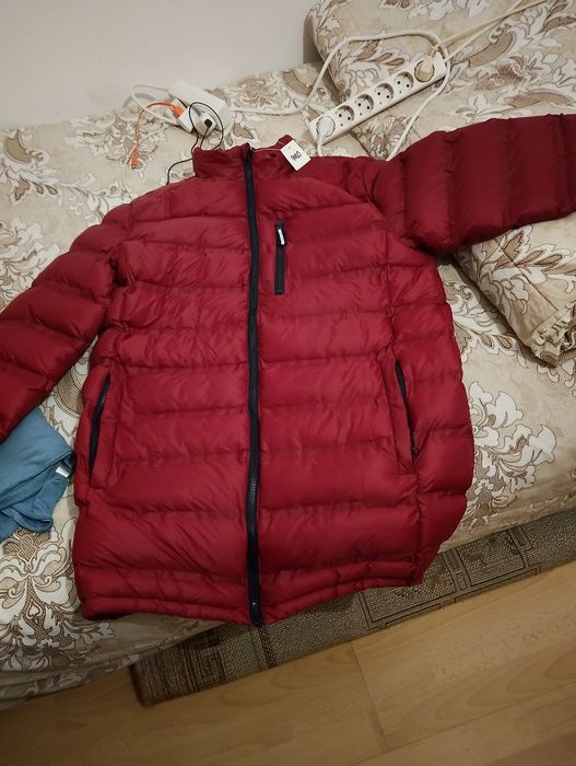 Vând geaca mărimea L se potrivește și la un xl