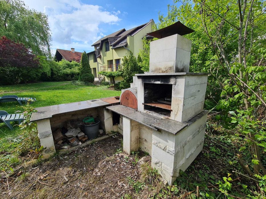 Gratar din samota cu cuptor plita fonta si ceaun, piatra Vistea granit