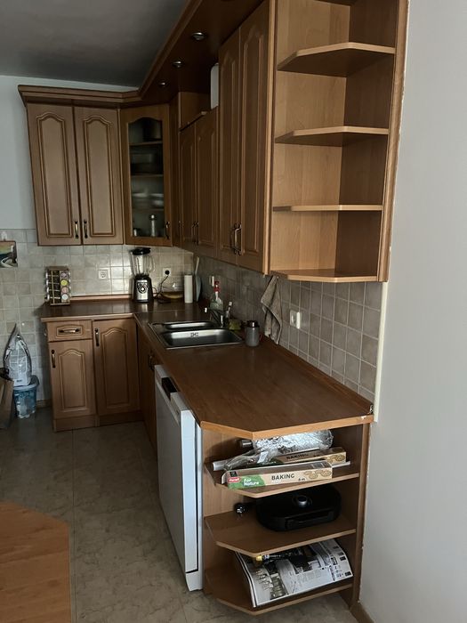 Запазена кухня с остров