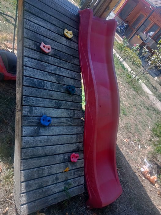 Пързалка, улей и лапички