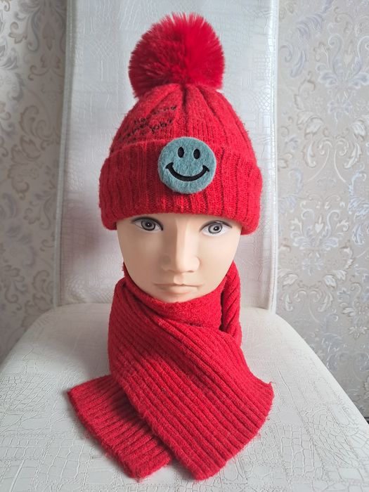 Шапка шарф красного цвета