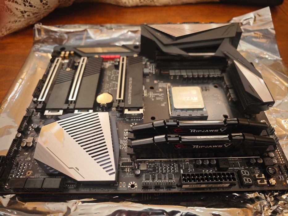 Gigabyte Aorus Master x570 + AMD Ryzen 5900X + RAM 32GB DDR4 G.SKILL